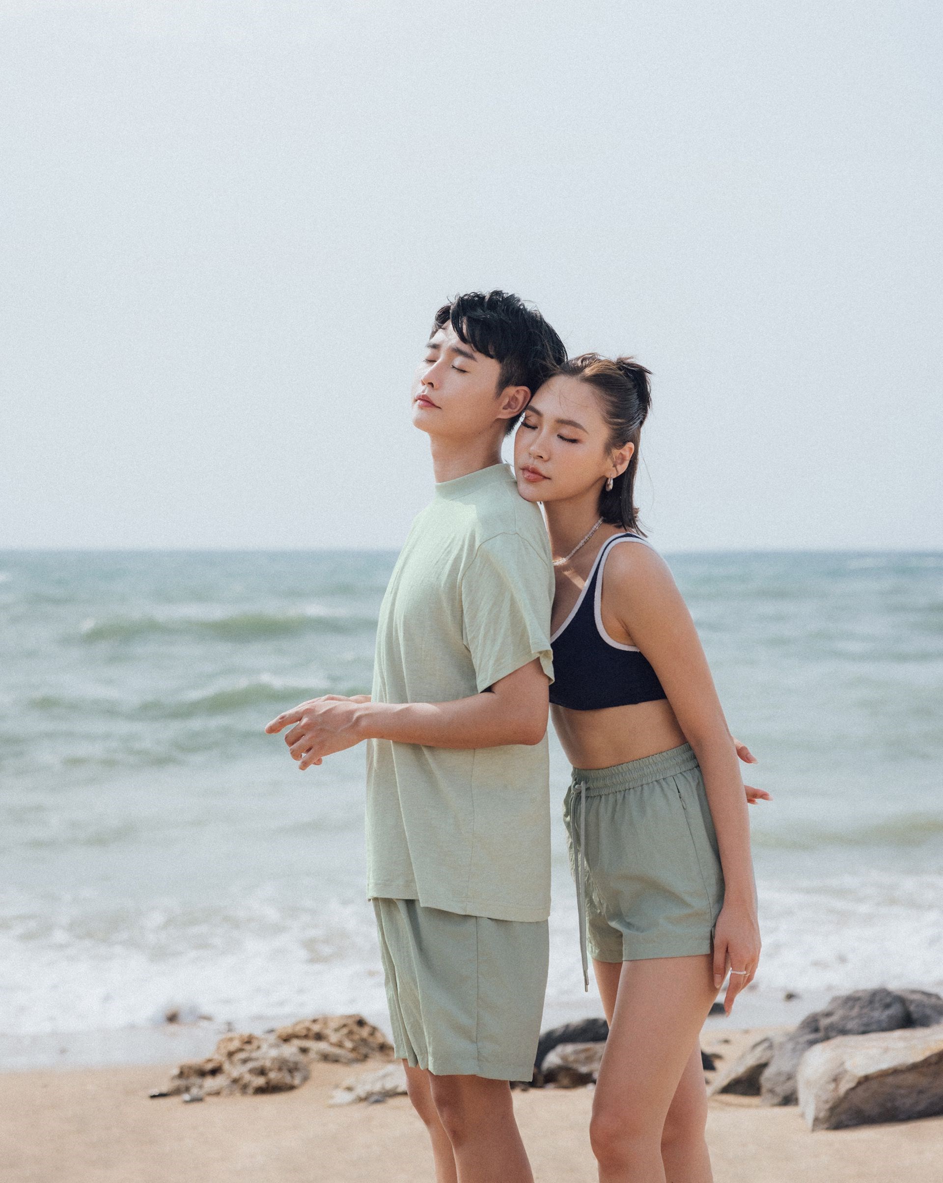NAZO-小高領棉質素TEE(UNISEX)
