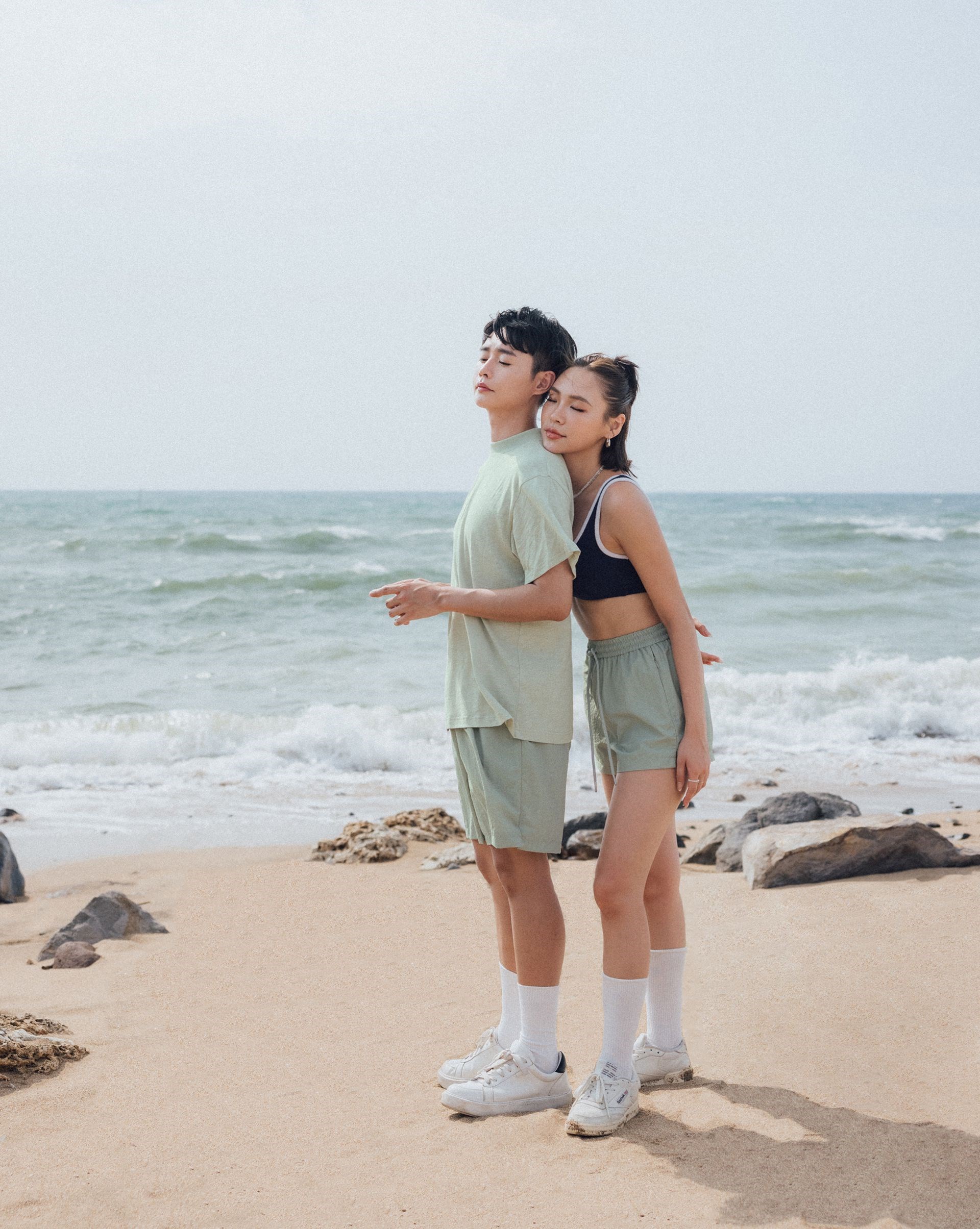 NAZO-小高領棉質素TEE(UNISEX)